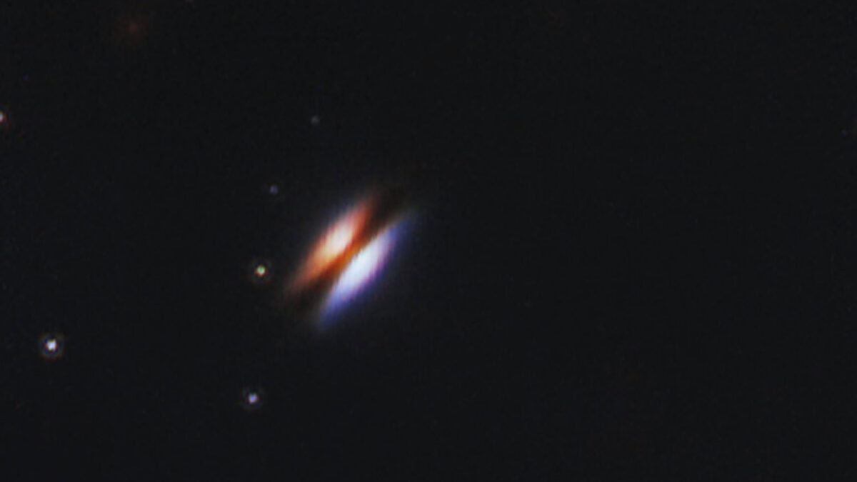 Parece una nave de ciencia ficción, pero es una fábrica de mundos. Así es el disco “Flying Saucer” donde los astrónomos han localizado las zonas heladas que inician la formación planetaria