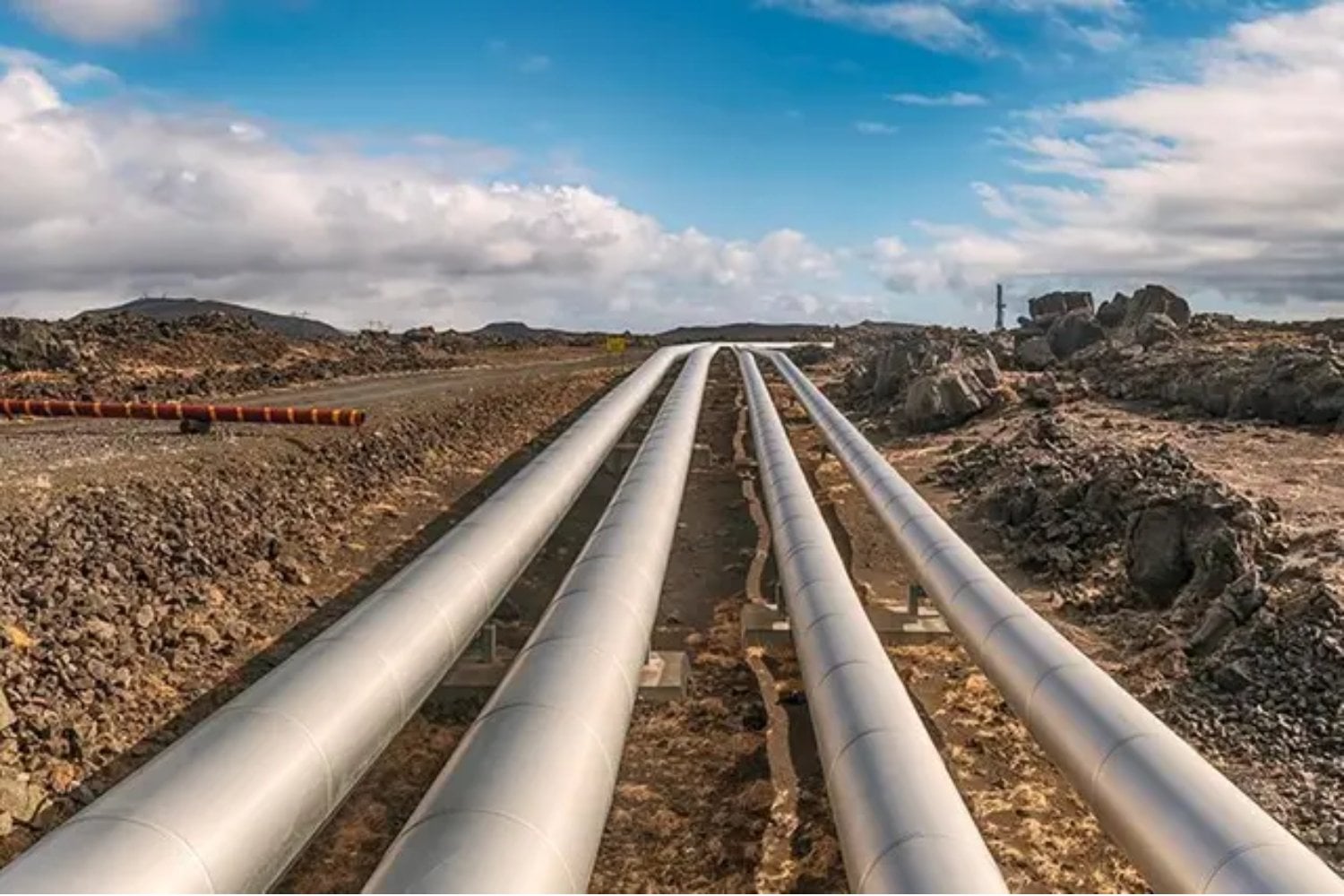 Arabia Saudita está construyendo un río subterráneo artificial bajo el desierto. Así convierte agua de mar en potable para abastecer ciudades enteras