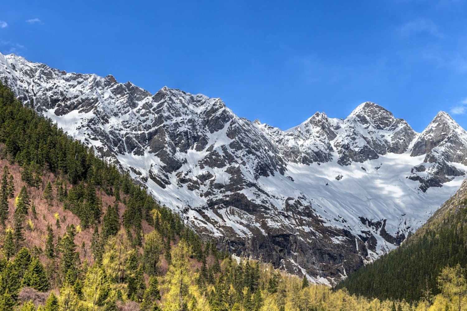 China está cubriendo glaciares con mantas gigantes para frenar el deshielo. Funciona, pero solo en pequeñas áreas