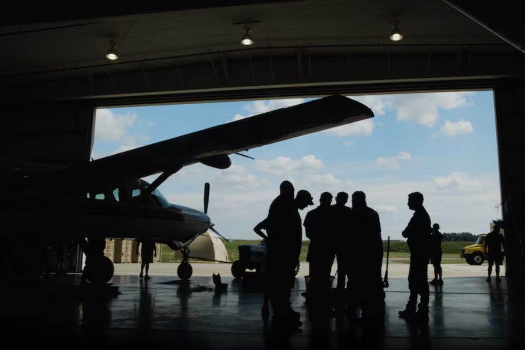 Por primera vez se envió electricidad desde un avión en pleno vuelo. El experimento que podría cambiar cómo producimos energía