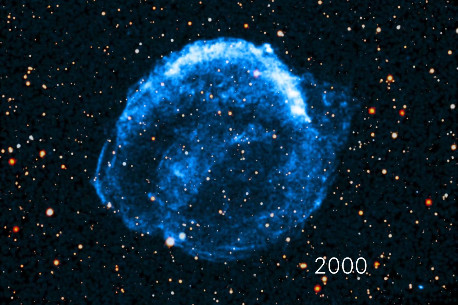 La estrella que se veía de día sigue expandiéndose en el espacio. Así se ve la supernova de Kepler tras 25 años de observación
