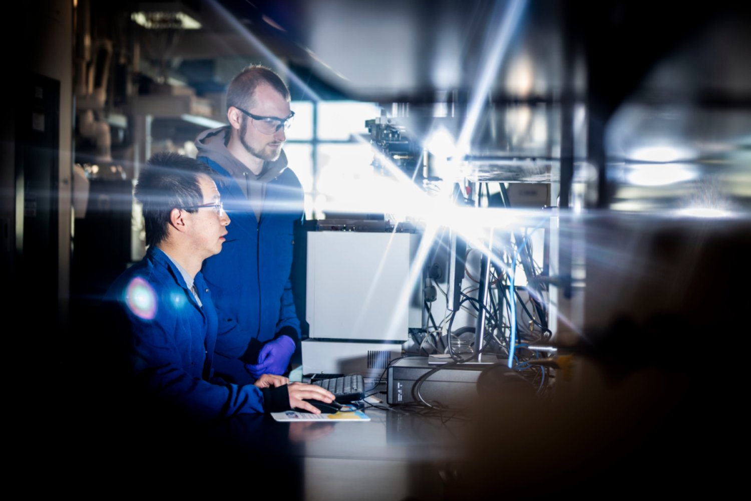 El césped artificial no es tan inocente como parece. Un estudio descubre que su caucho se degrada en un cóctel químico potencialmente peligroso