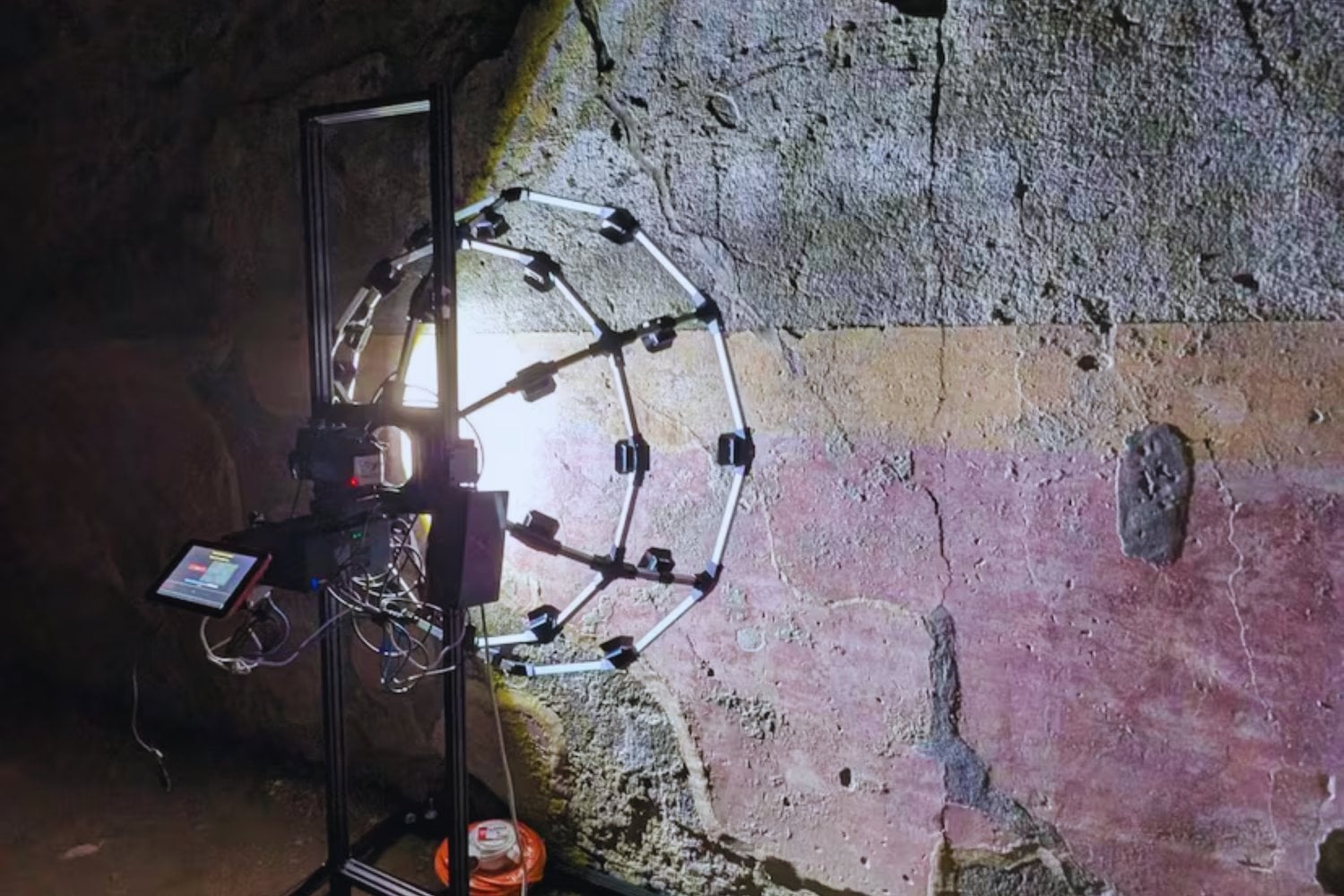Nadie los había visto durante siglos. La tecnología revela los mensajes ocultos en los muros de Pompeya: 300 grafitis muestran dónde los romanos escribían su vida cotidiana
