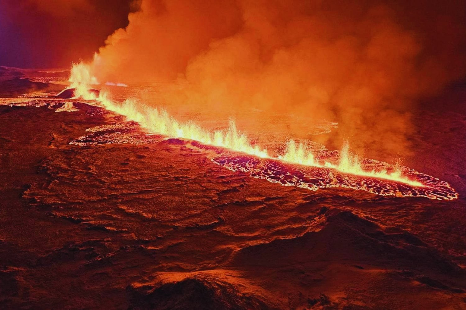 Islandia no intenta vencer a los volcanes. Intenta algo mucho más realista: ganar tiempo para salvar ciudades, energía y vidas