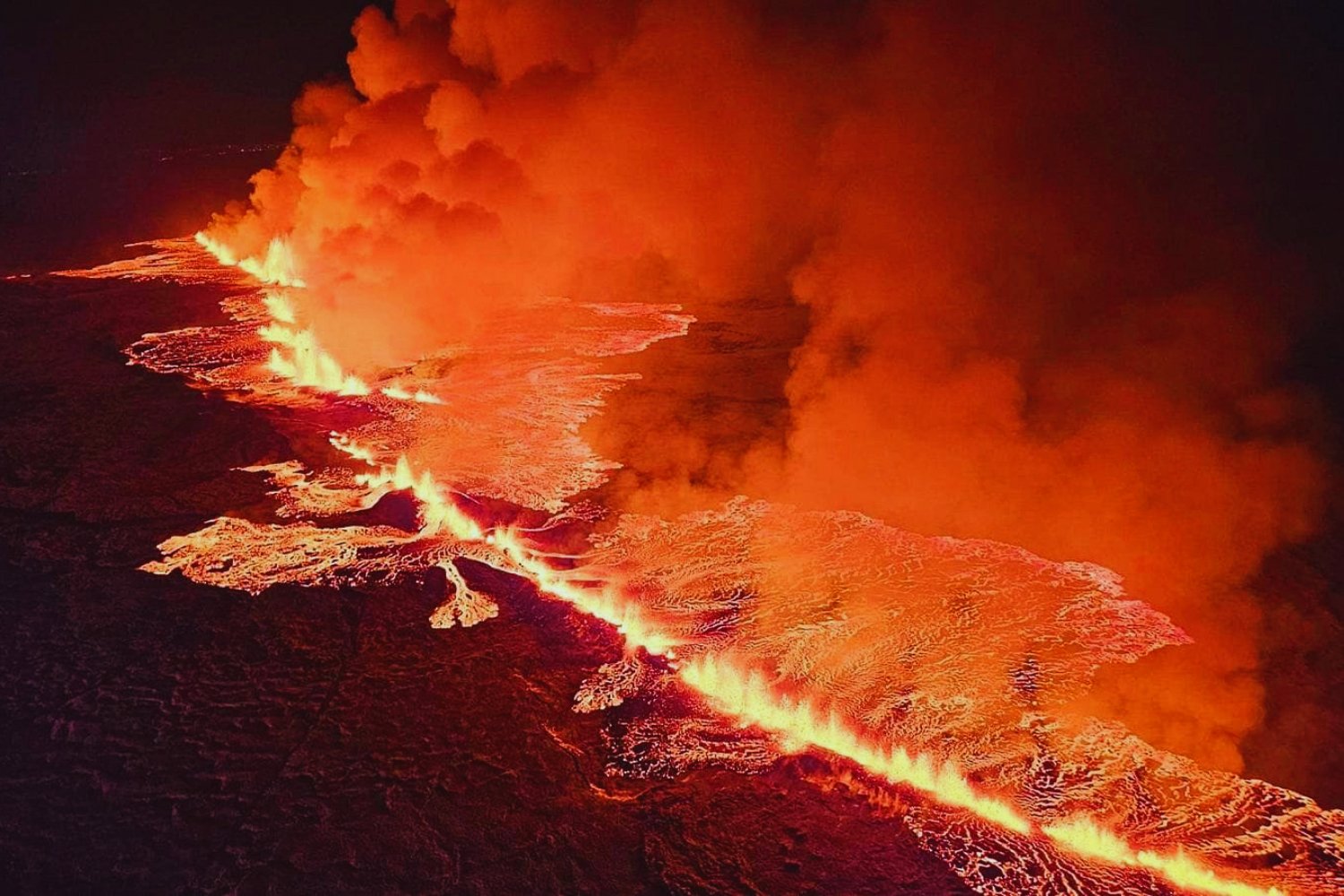 Islandia no intenta vencer a los volcanes. Intenta algo mucho más realista: ganar tiempo para salvar ciudades, energía y vidas