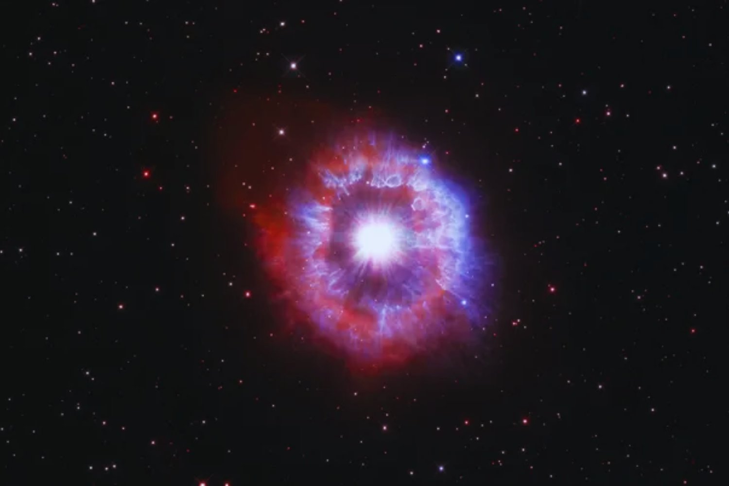 Pa 30 no se comporta como ninguna supernova conocida. Explota, no termina de morir y deja una estructura que la física no esperaba