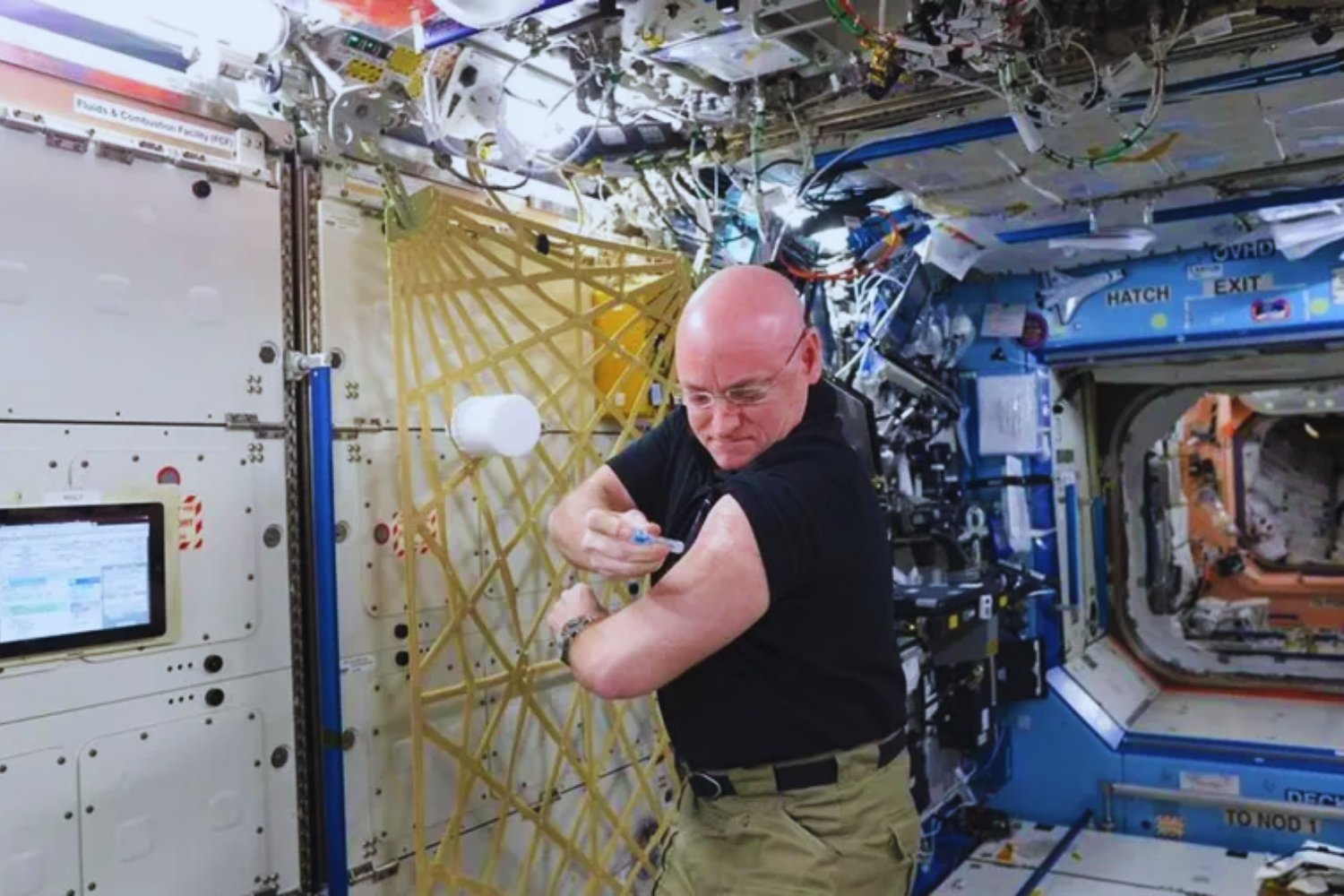 La NASA activó un protocolo nunca usado para evacuar astronautas del espacio por primera vez en la historia. La pista clave no fue un síntoma, fue una máquina médica