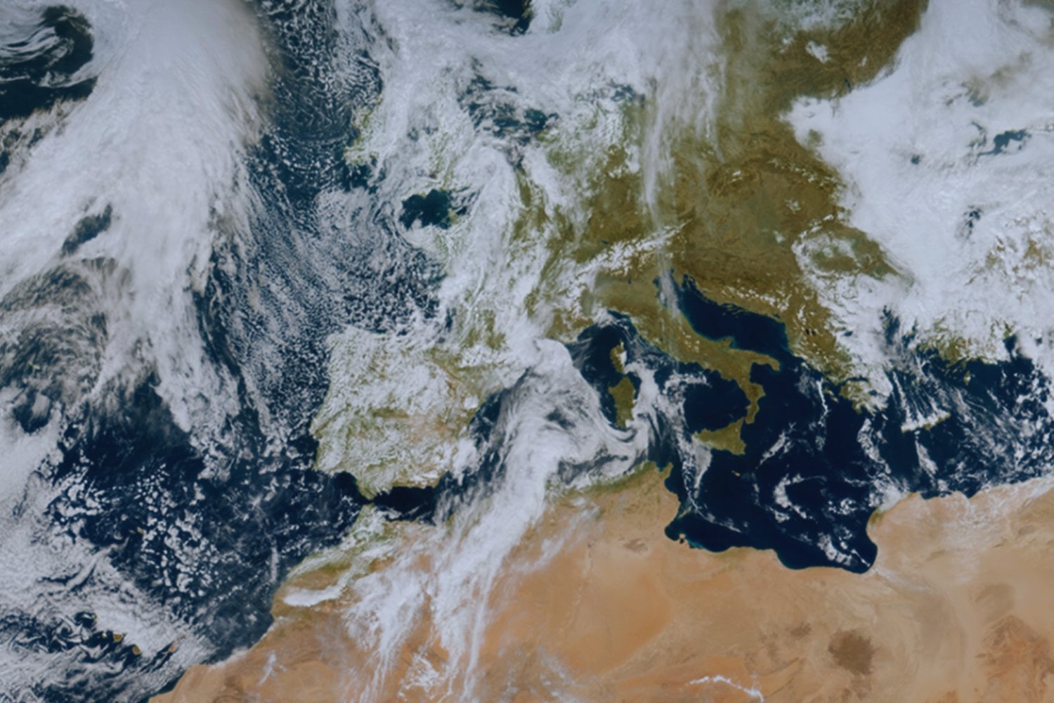 La atmósfera arranca 2026 sin tregua. Una borrasca activa lluvias intensas, vientos fuertes y alertas en varias regiones