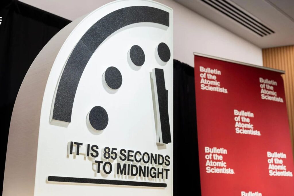 El Reloj del Juicio Final marca su peor cifra histórica. Qué significa estar a solo 85 segundos de la medianoche