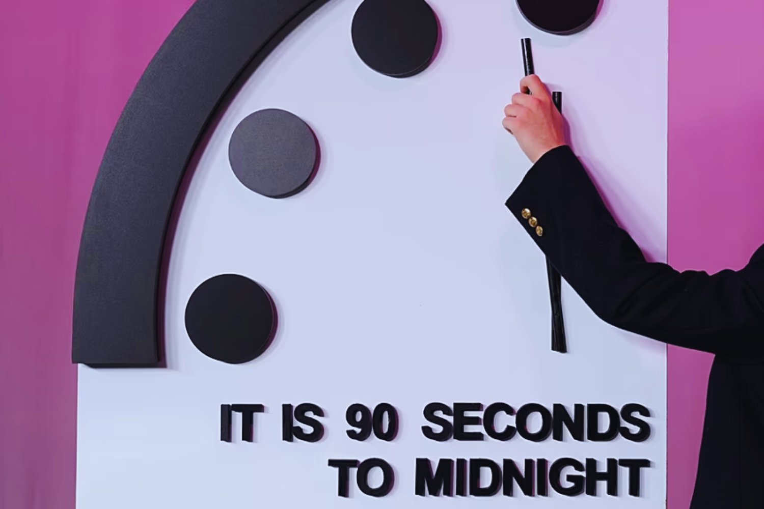 El Reloj del Juicio Final marca su peor cifra histórica. Qué significa estar a solo 85 segundos de la medianoche