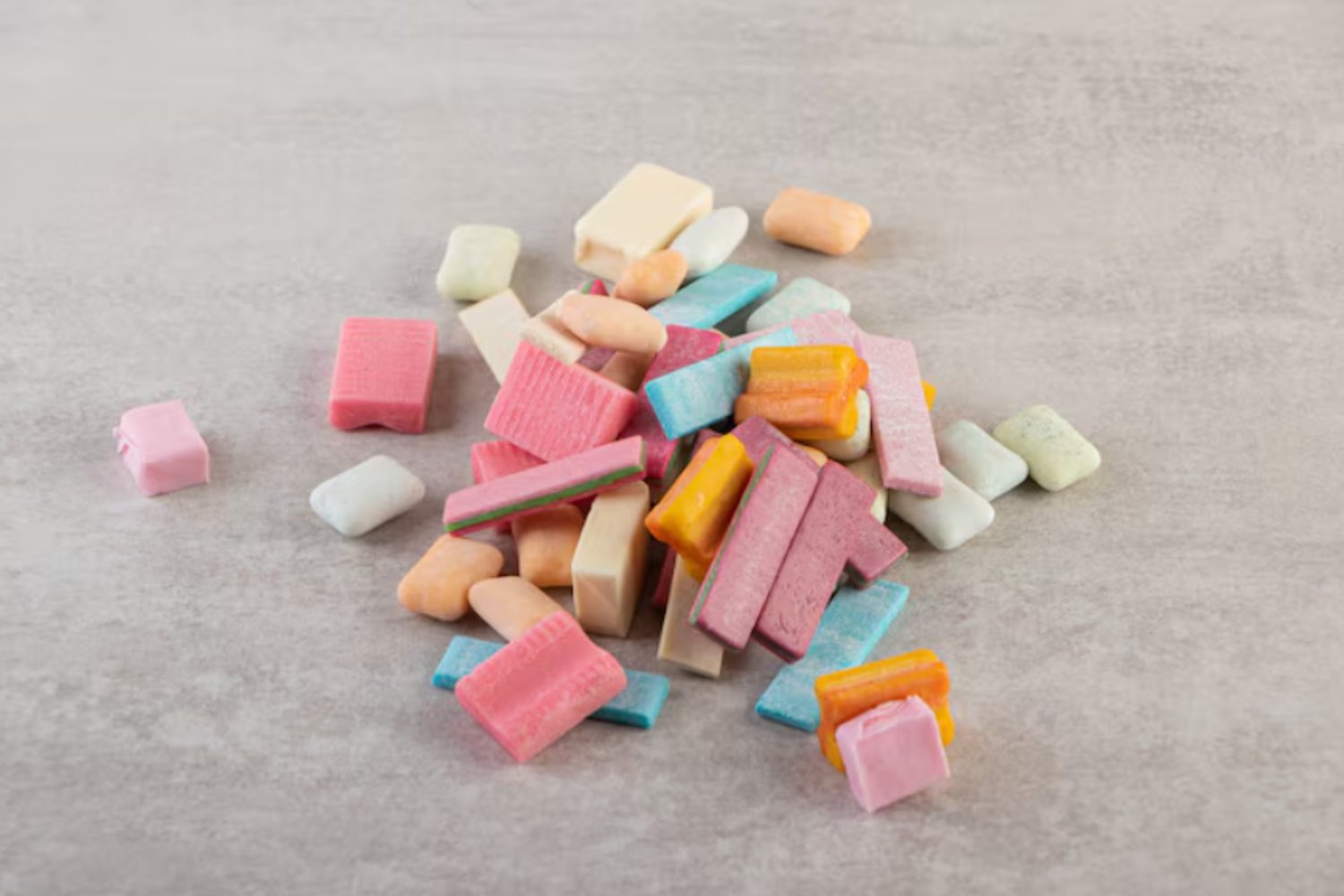 Mascar para pensar: por qué el chicle activa la mente y conecta con un hábito milenario