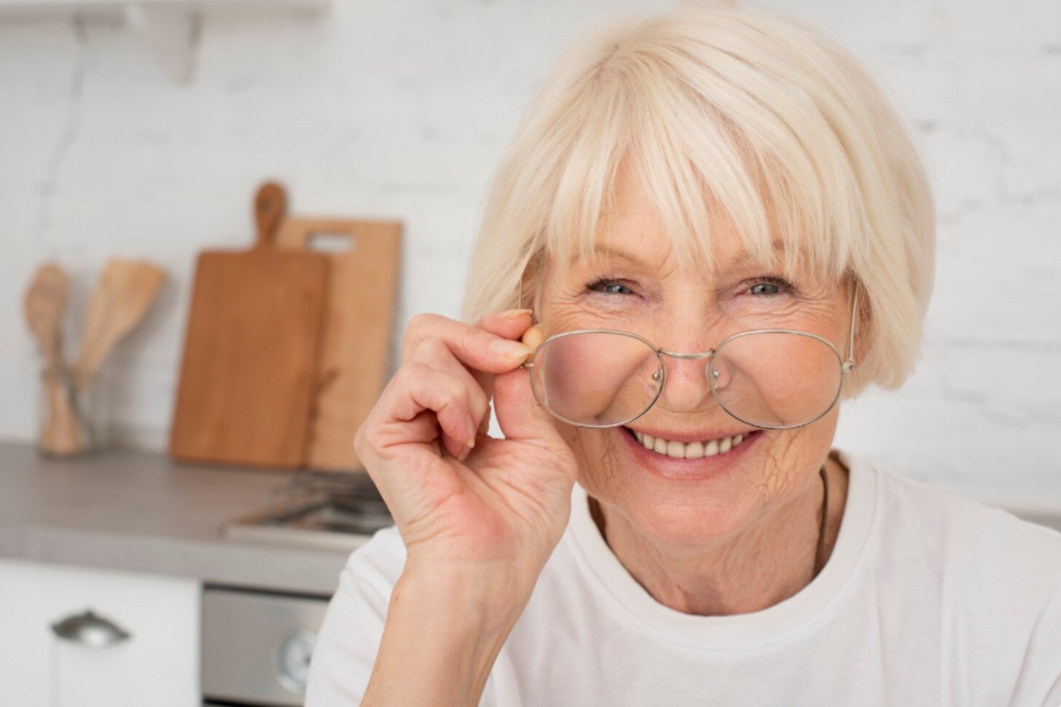 No, leer con poca luz no te deja ciego: mitos sobre la vista que la ciencia desmonta