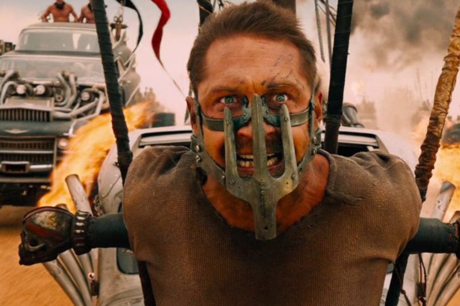 La extraña obsesión de Nolan con tapar el rostro de Tom Hardy