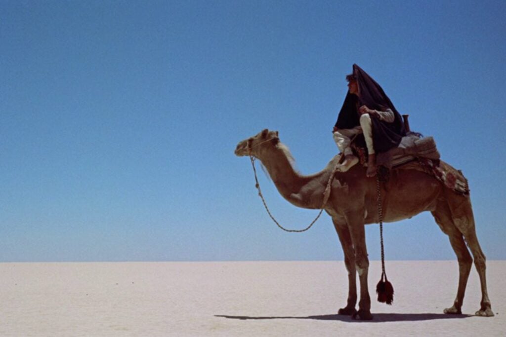 Tuvo que recorrer más de 3 kilómetros bajo el sol del desierto, pero creó una de las entradas de personaje más memorables del cine