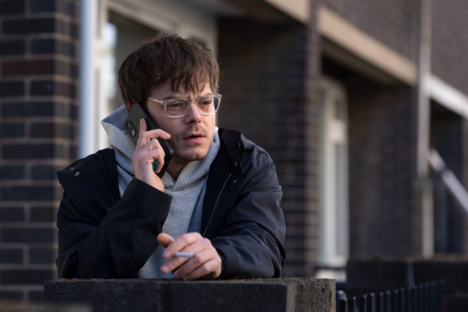 Charlie Heaton deja atrás a Jonathan con su nueva serie