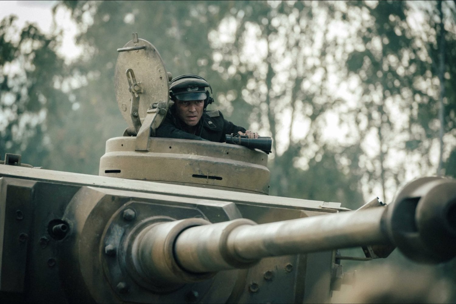 Un viaje al horror psicológico de la guerra: la nueva película bélica que acaba de llegar a Prime Video