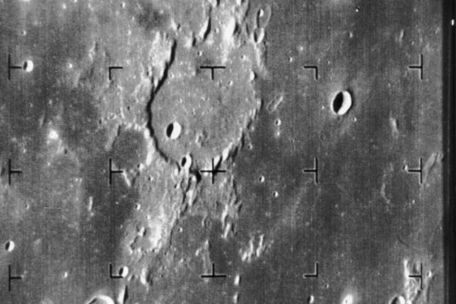 La misión Artemis 2 de la NASA envía legendarios artefactos a orbitar ...