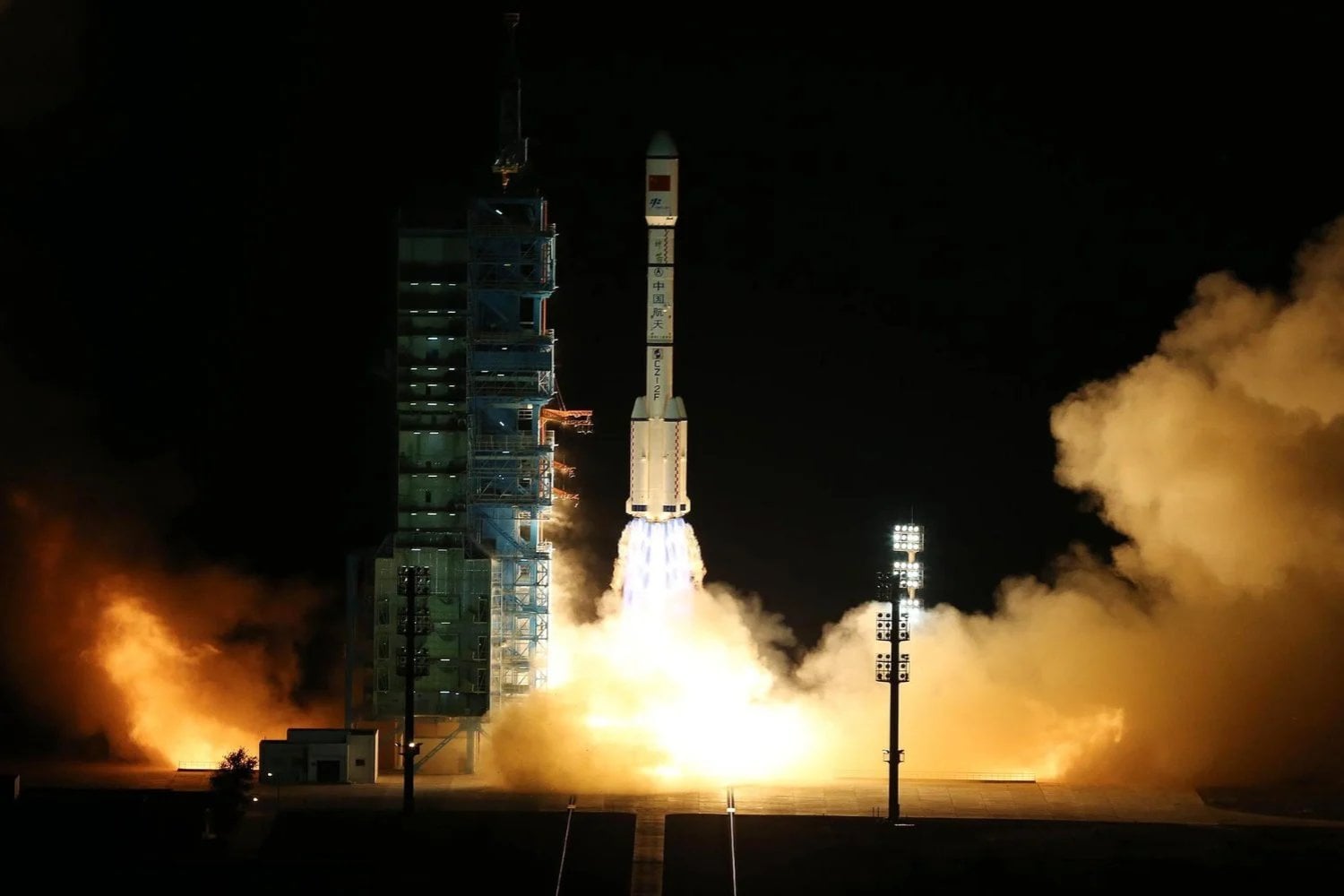 China ya no quiere solo explorar el espacio. Su plan para el siglo XXI busca explotar recursos en la Luna, asteroides y otros planetas