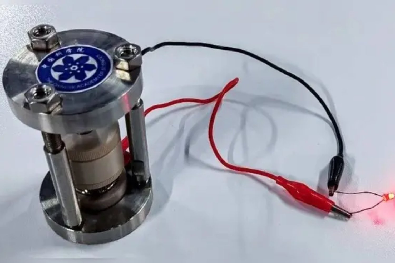 China ya tiene una batería de hidrógeno funcional y eso reabre el debate sobre el futuro del almacenamiento energético. Por qué este avance importa más de lo que parece