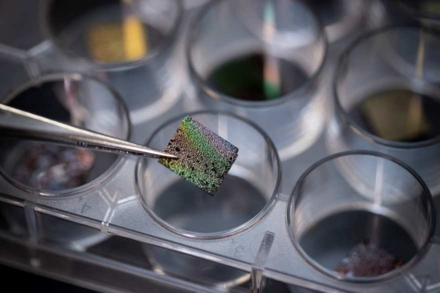 Hemos logrado fabricar polvo del espacio en un laboratorio. La pista que faltaba para leer la historia química del universo desde la Tierra