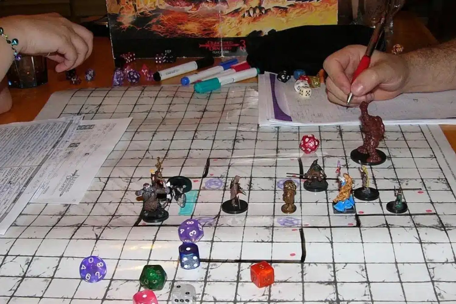 ChatGPT y DeepSeek entraron en una partida de Dragones y Mazmorras como conejillos de Indias. Lo que ocurrió durante el juego dice más del futuro de la IA de lo que parece