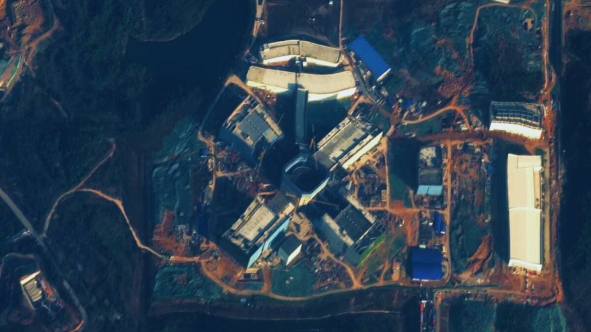 Las nuevas obras nucleares de China ya pueden verse desde el espacio y no parecen una simple modernización. Las imágenes satelitales apuntan a un cambio mucho más profundo en la estrategia de Pekín