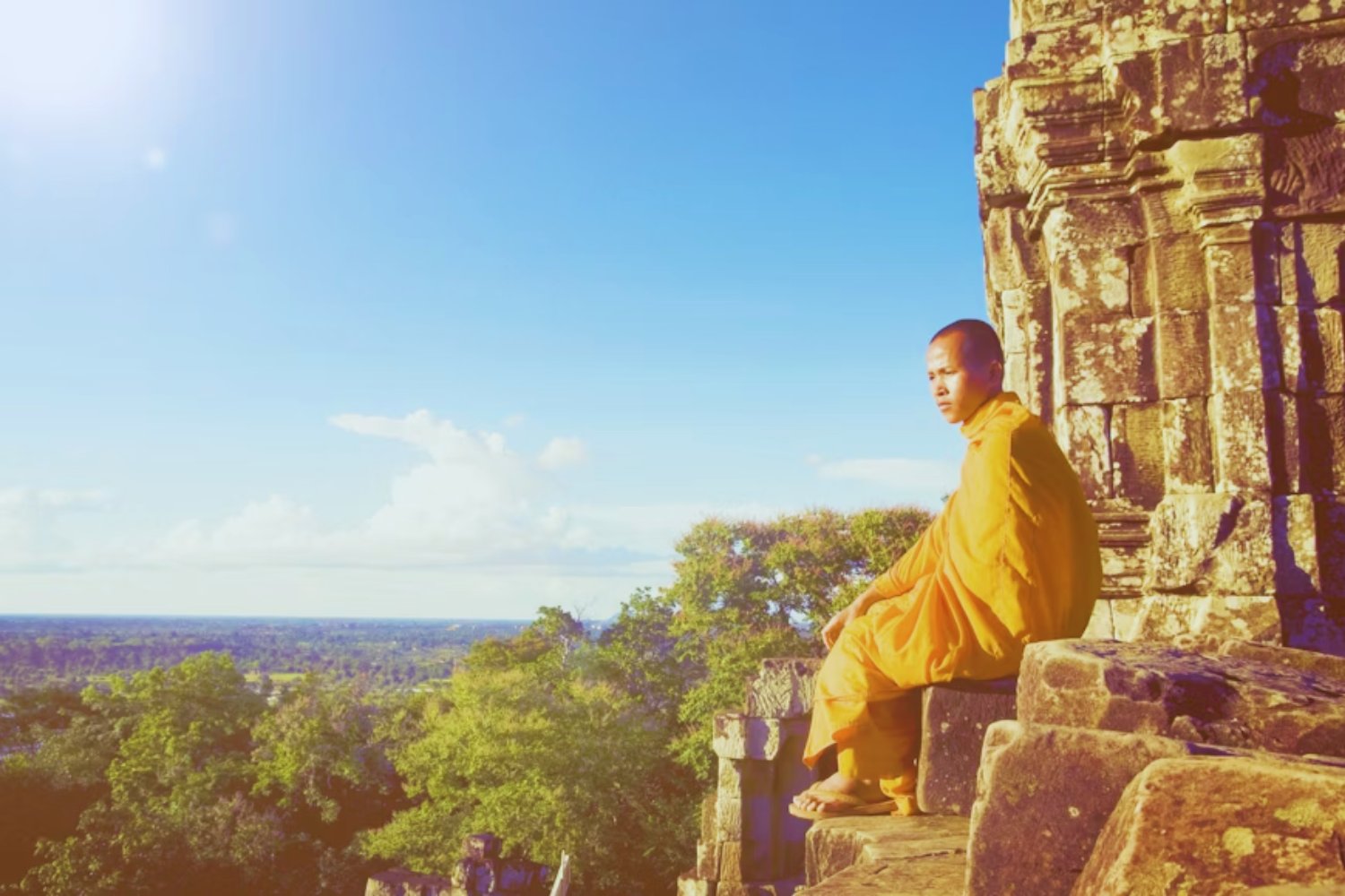 Los monjes no “desconectan” el cerebro cuando meditan. En realidad, activan dinámicas neuronales más ricas que en reposo