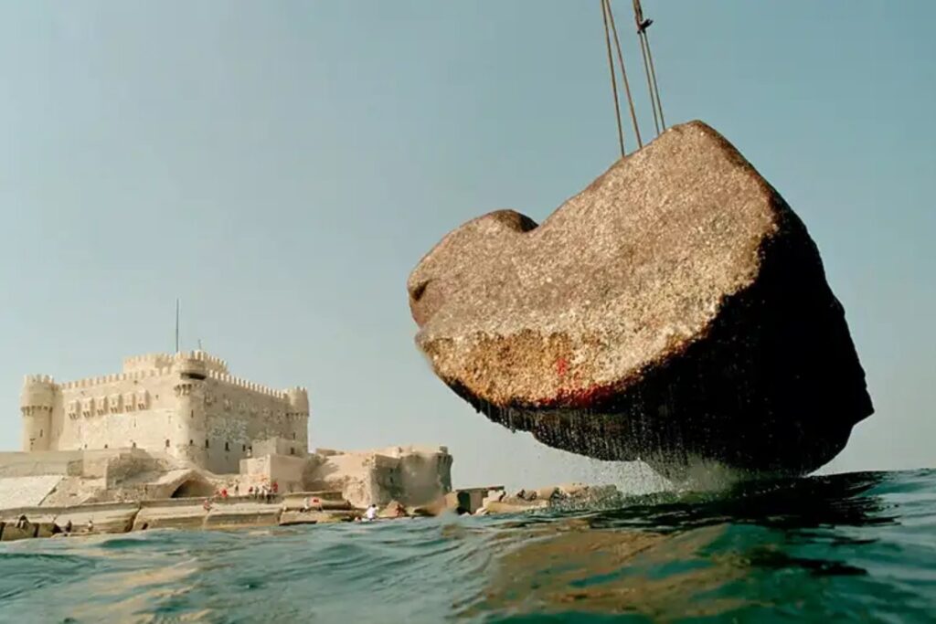 Los restos del Faro de Alejandría emergen del fondo del mar tras siglos ocultos. Cómo la arqueología subacuática está devolviendo forma a la maravilla perdida