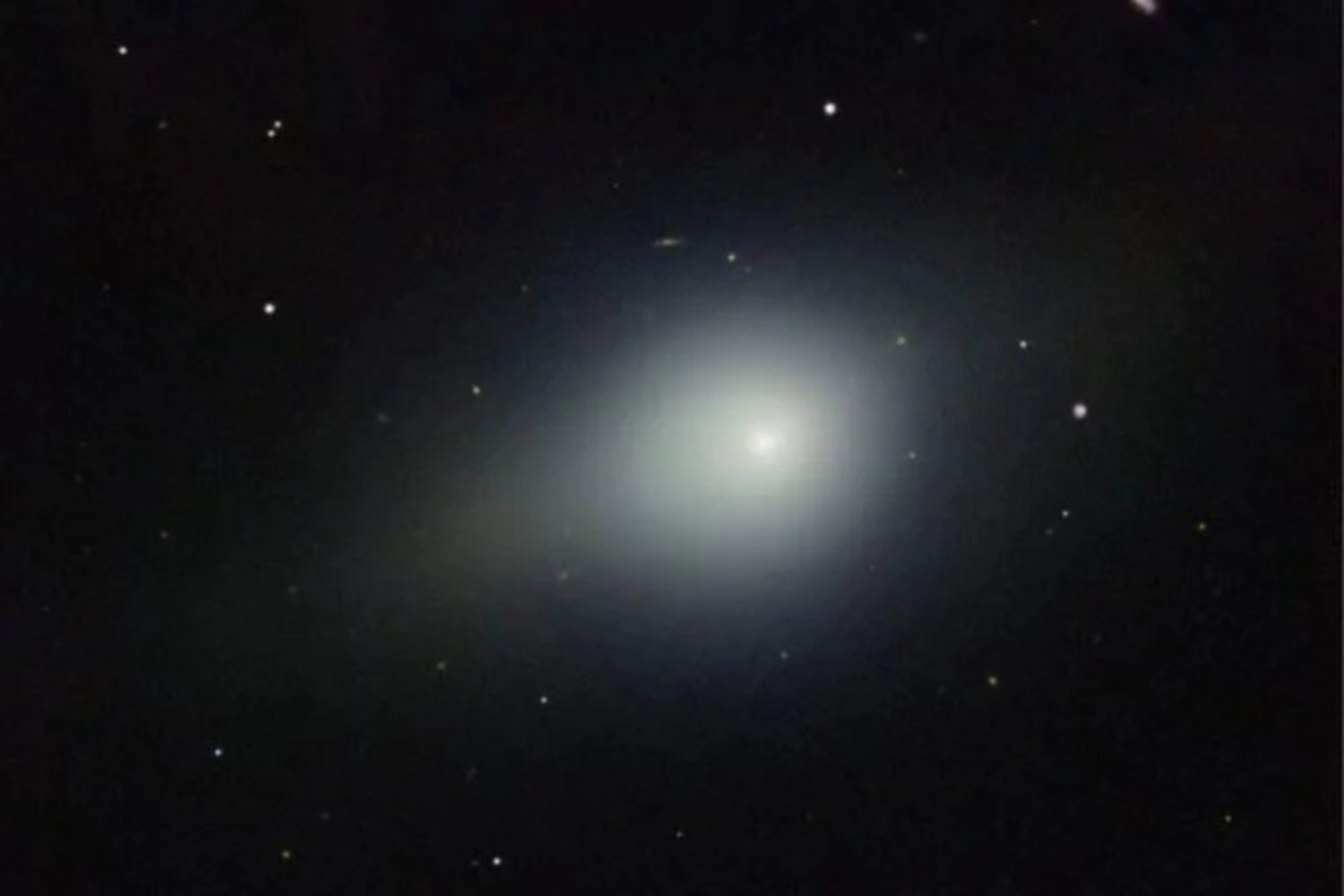 El visitante interestelar 3I/ATLAS resulta ser mucho más grande de lo que pensábamos. Y sus gases no se comportan como los de un cometa “normal”