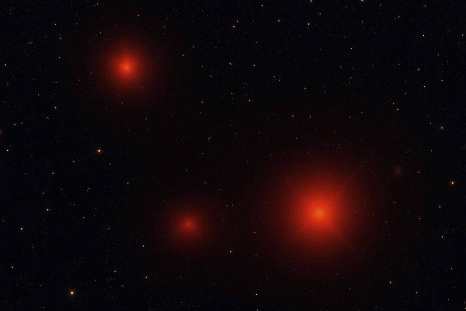 Encontraron en el “Universo cercano” el tipo de objeto que explica cómo crecieron tan rápido los primeros agujeros negros. Los “Pequeños Puntos Rojos” ya no son solo un misterio lejano