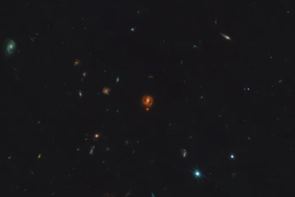 Encontraron en el “Universo cercano” el tipo de objeto que explica cómo crecieron tan rápido los primeros agujeros negros. Los “Pequeños Puntos Rojos” ya no son solo un misterio lejano