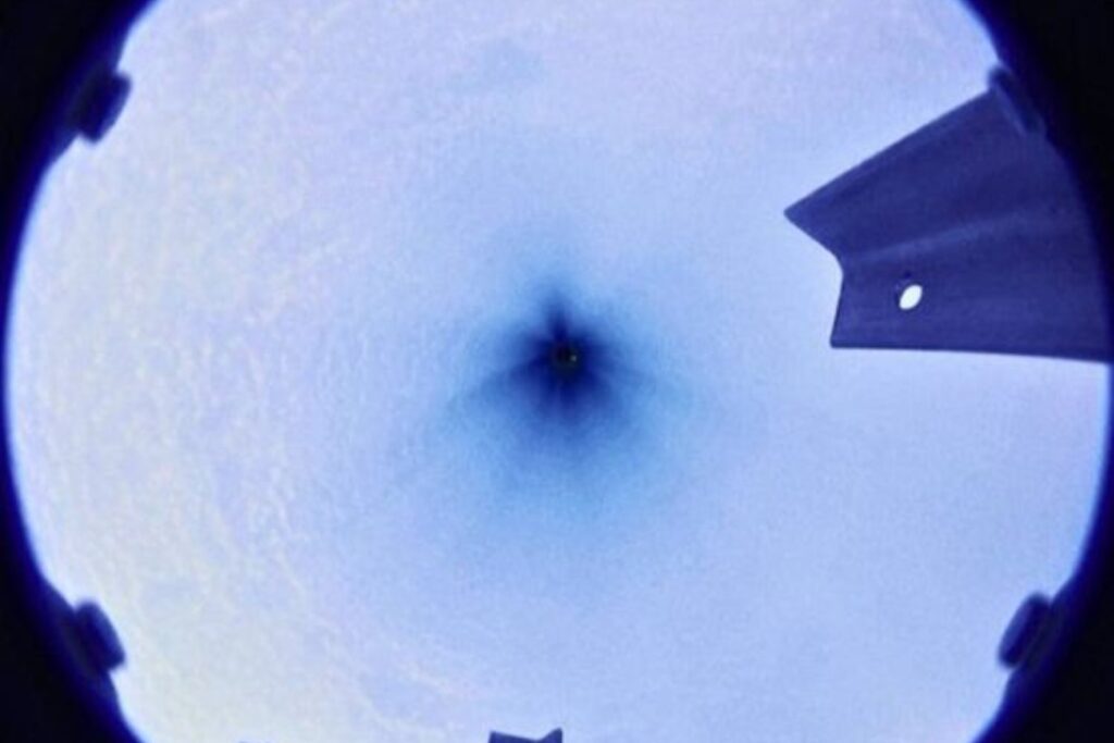 Perforaron casi dos kilómetros bajo el hielo de la Antártida. Lo que apareció allí abajo reescribe la historia del continente helado