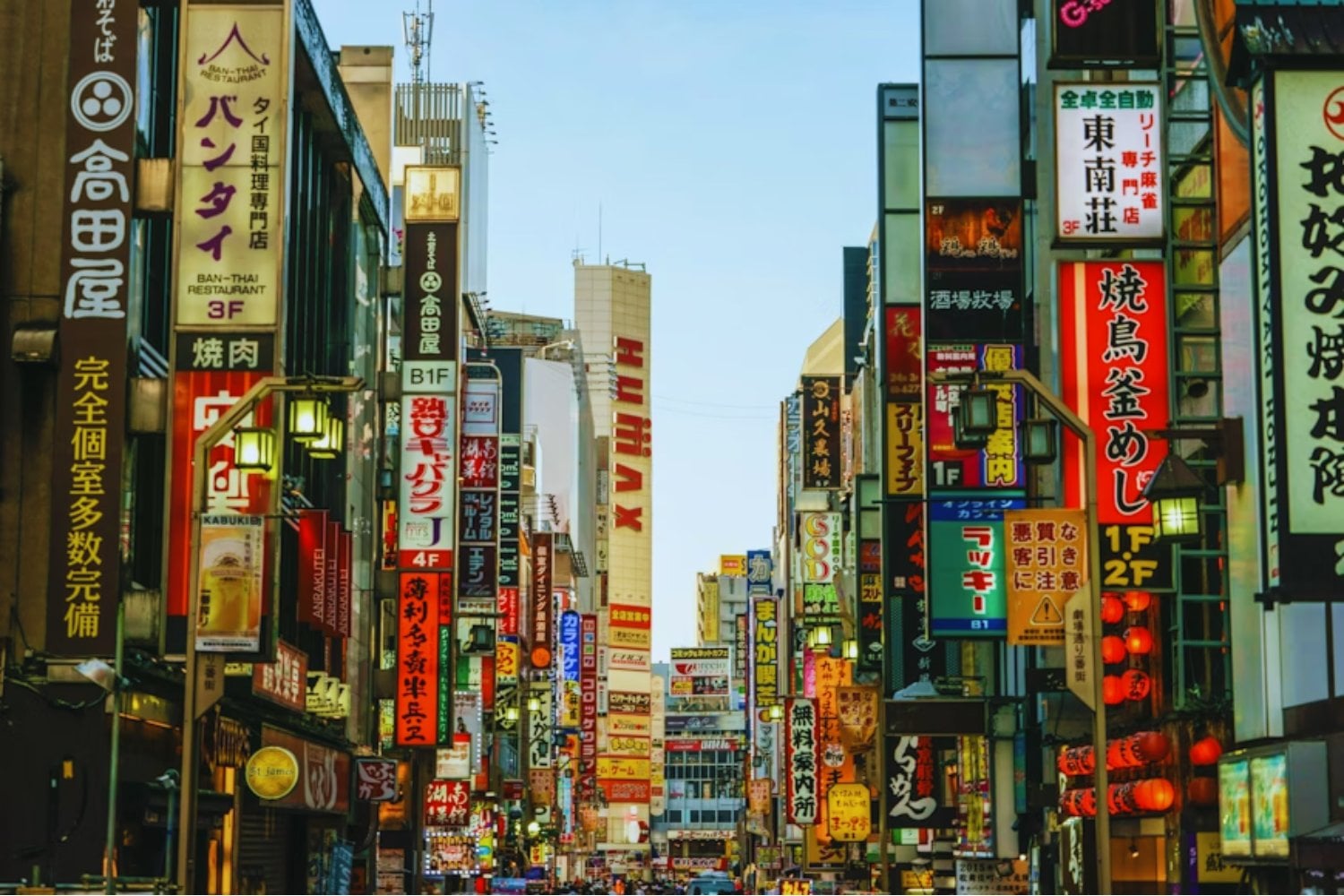 Japón es un país obsesionado con la limpieza, pero casi no tiene papeleras en la calle. El turismo masivo ha puesto en evidencia esa contradicción