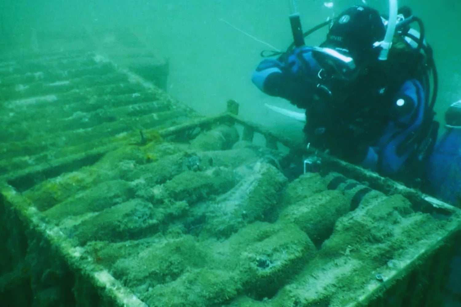 Argentina acaba de sacar vino del fondo del mar en la Patagonia. La primera prueba real de las cavas submarinas dejó un resultado inesperado