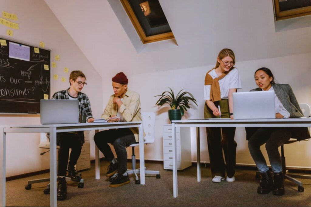 La Generación Z ha hecho los números con su vida laboral. Y la psicología empieza a respaldar su apuesta por la semana de cuatro días