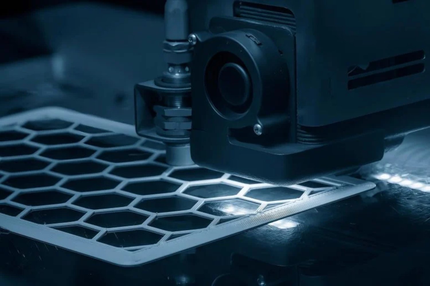 Imprimir en 3D uno de los materiales más duros de la industria parecía imposible. Un nuevo método con láser y metal caliente acaba de romper ese límite