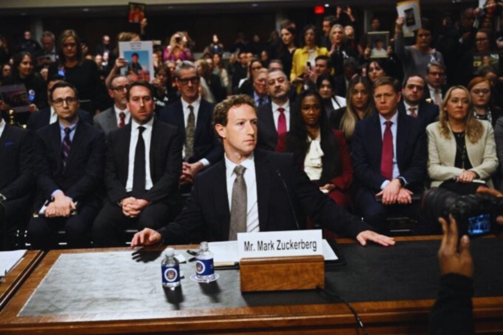 Familias en duelo se sientan frente a Mark Zuckerberg en un juicio histórico. El proceso que puede cambiar cómo se diseñan las redes sociales para adolescentes