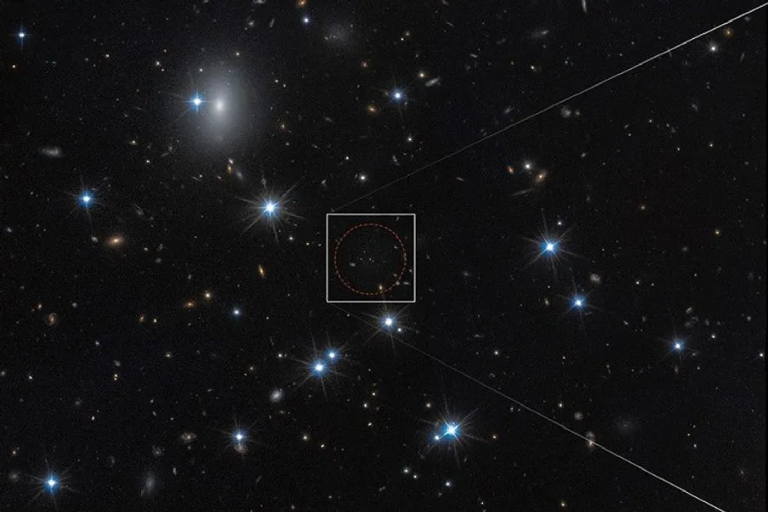 Han confirmado por primera vez una galaxia casi invisible compuesta casi por completo de materia oscura. Lo que revela este hallazgo sobre todo lo que el universo nos oculta