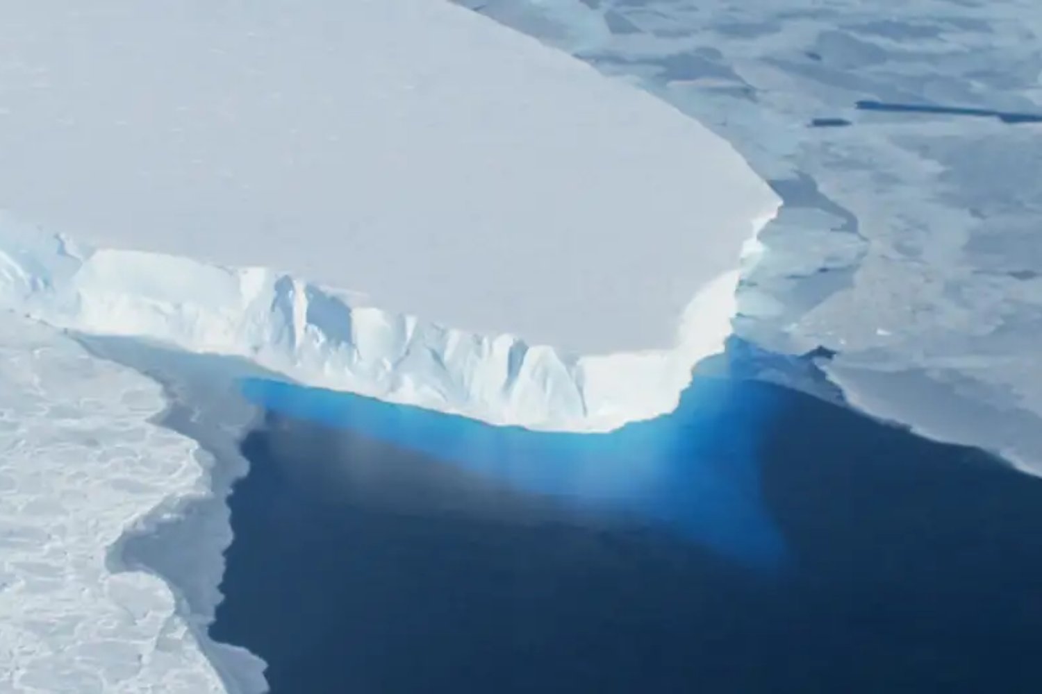 El glaciar del Juicio Final se derrite más rápido de lo previsto y los científicos proponen una solución extrema. Construir un muro submarino de 80 kilómetros en la Antártida