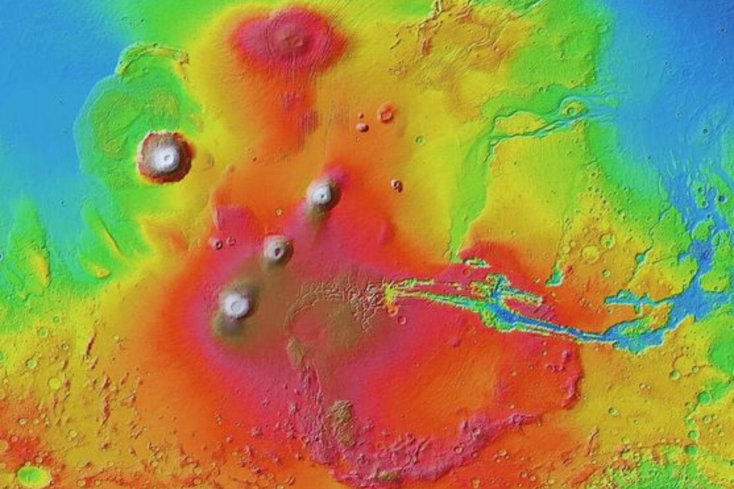 Marte no se apagó tan rápido como creíamos y la NASA acaba de encontrar nuevas pistas en su mayor región volcánica. Los volcanes de Tharsis estuvieron “vivos” mucho más tiempo