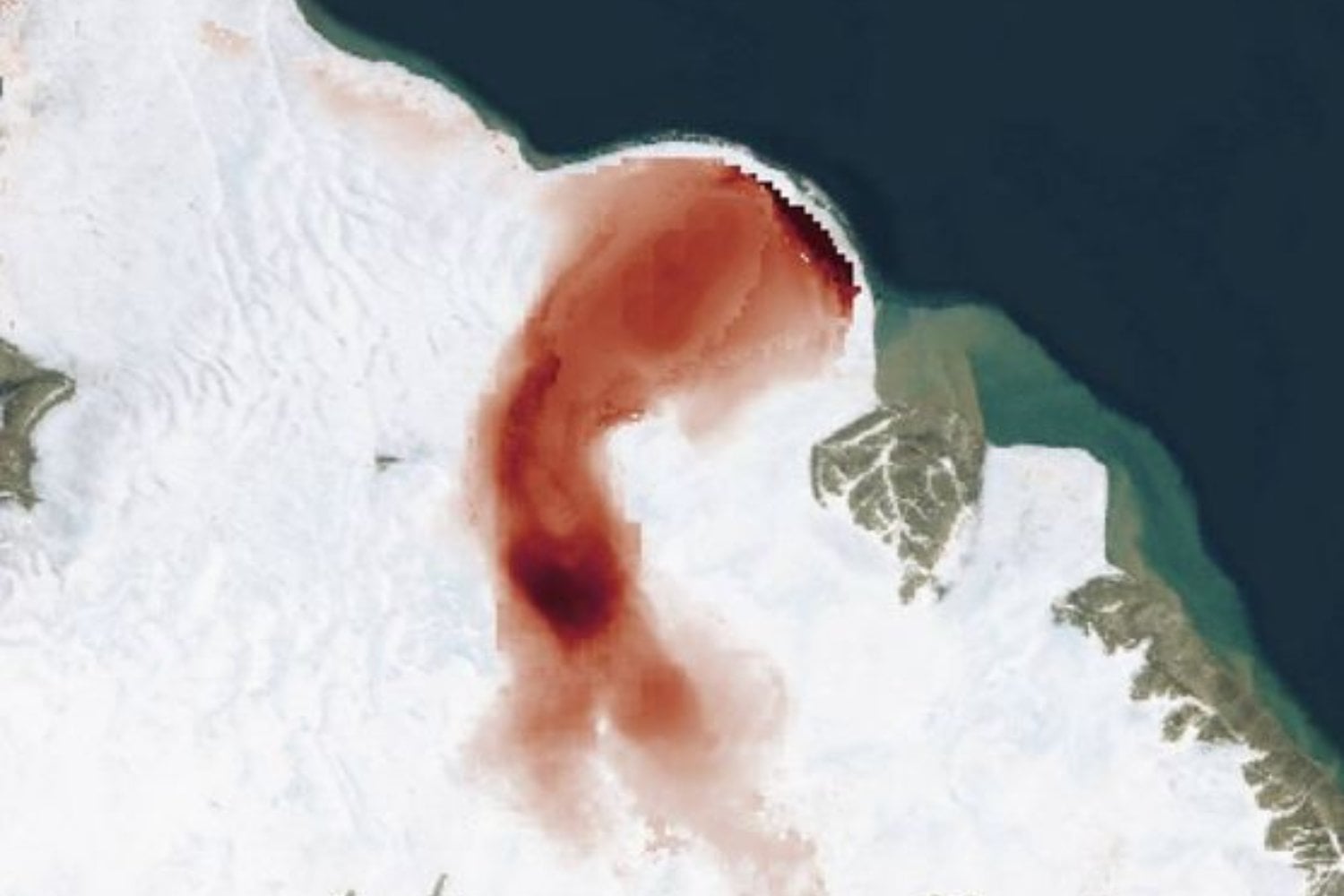 La NASA detecta un “latido” rojo en un glaciar del Ártico. Qué nos dice esta mancha palpitante sobre cómo se mueve el hielo en Svalbard