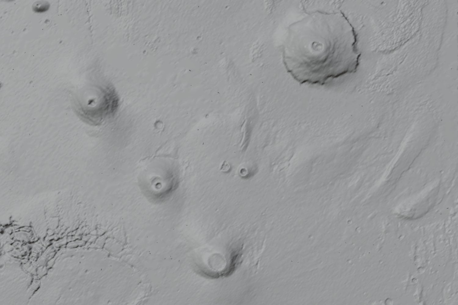 Marte no se apagó tan rápido como creíamos y la NASA acaba de encontrar nuevas pistas en su mayor región volcánica. Los volcanes de Tharsis estuvieron “vivos” mucho más tiempo