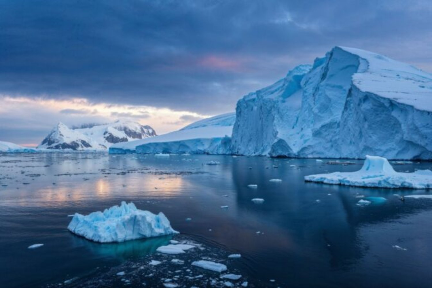 Durante décadas no sabíamos qué había bajo el hielo de la Antártida. Un nuevo mapa revela montañas, valles y cicatrices ocultas durante millones de años