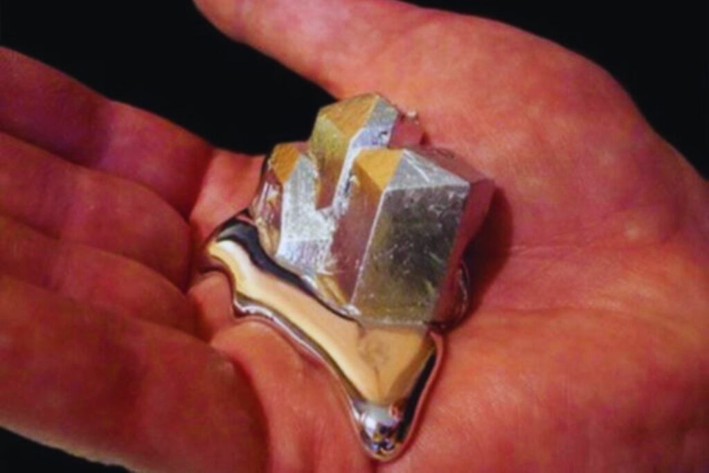 Un metal líquido brillante y un poco de luz solar. La fórmula inesperada que podría cambiar cómo producimos hidrógeno verde