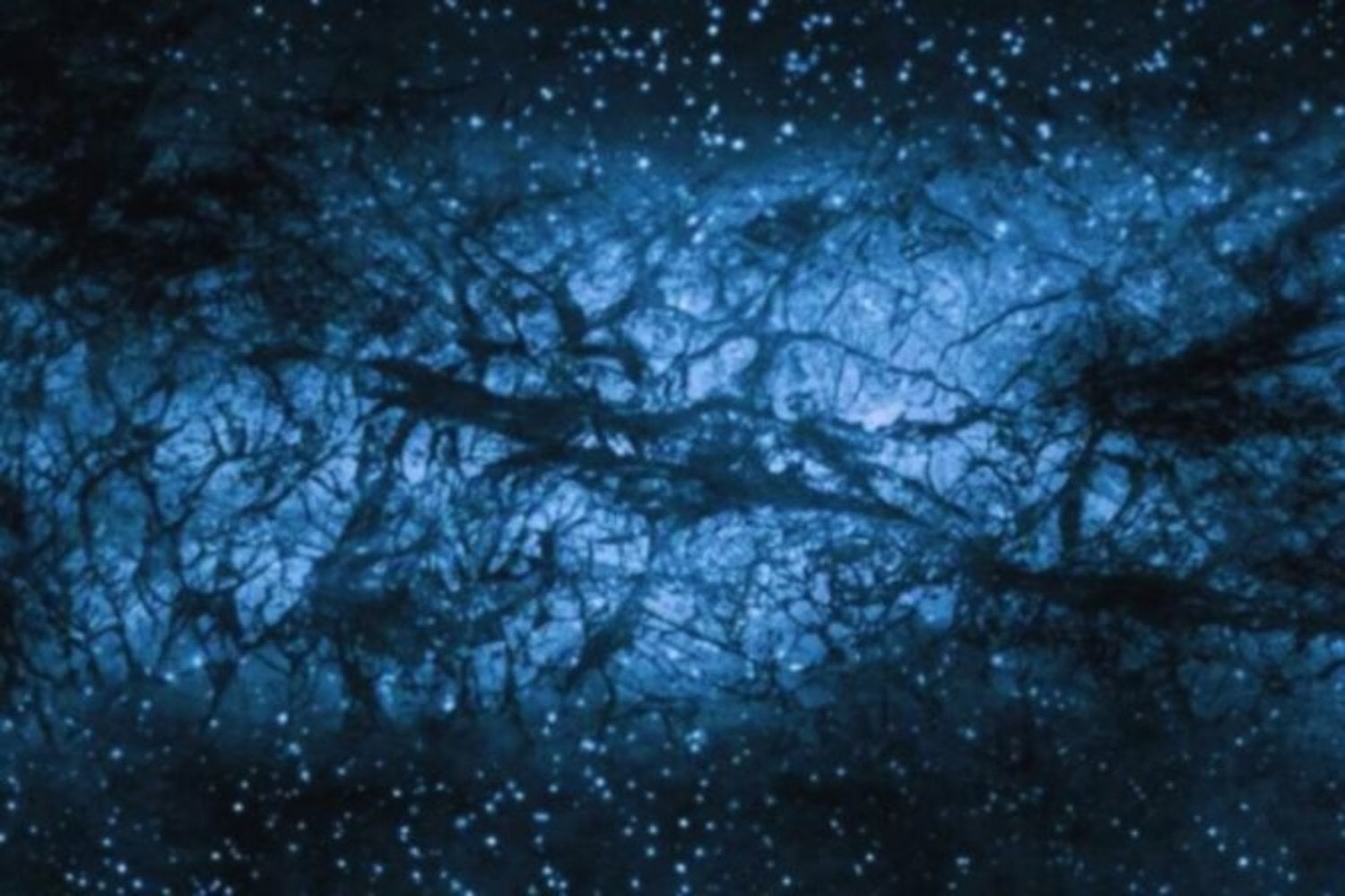 Un láser para “sentir” la materia oscura sin verla. El experimento que busca ondas invisibles deformando la materia