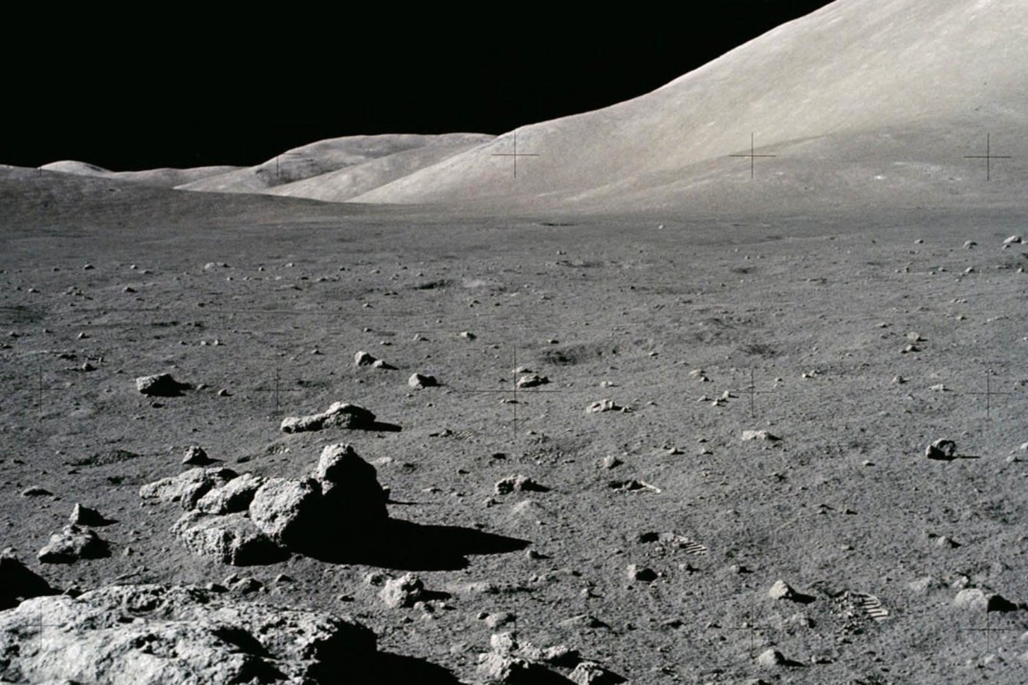 Si queremos vivir en la Luna tendremos que fabricar nuestro propio oxígeno allí. La NASA apuesta por un reactor solar con espejos gigantes