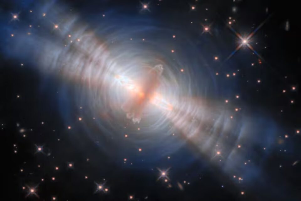 El Hubble capta la agonía de una estrella como el Sol en la Nebulosa ...