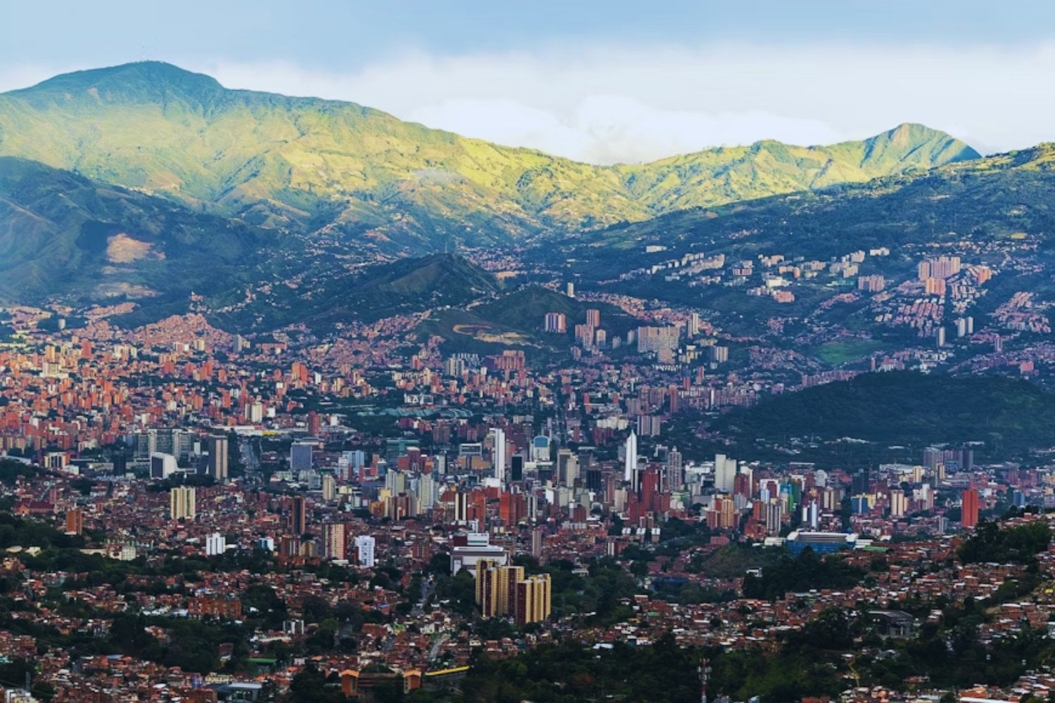 El pasado de la Tierra lanza una advertencia incómoda para los trópicos. Cuando el CO₂ fue como ahora, la tierra se calentó mucho más que el mar