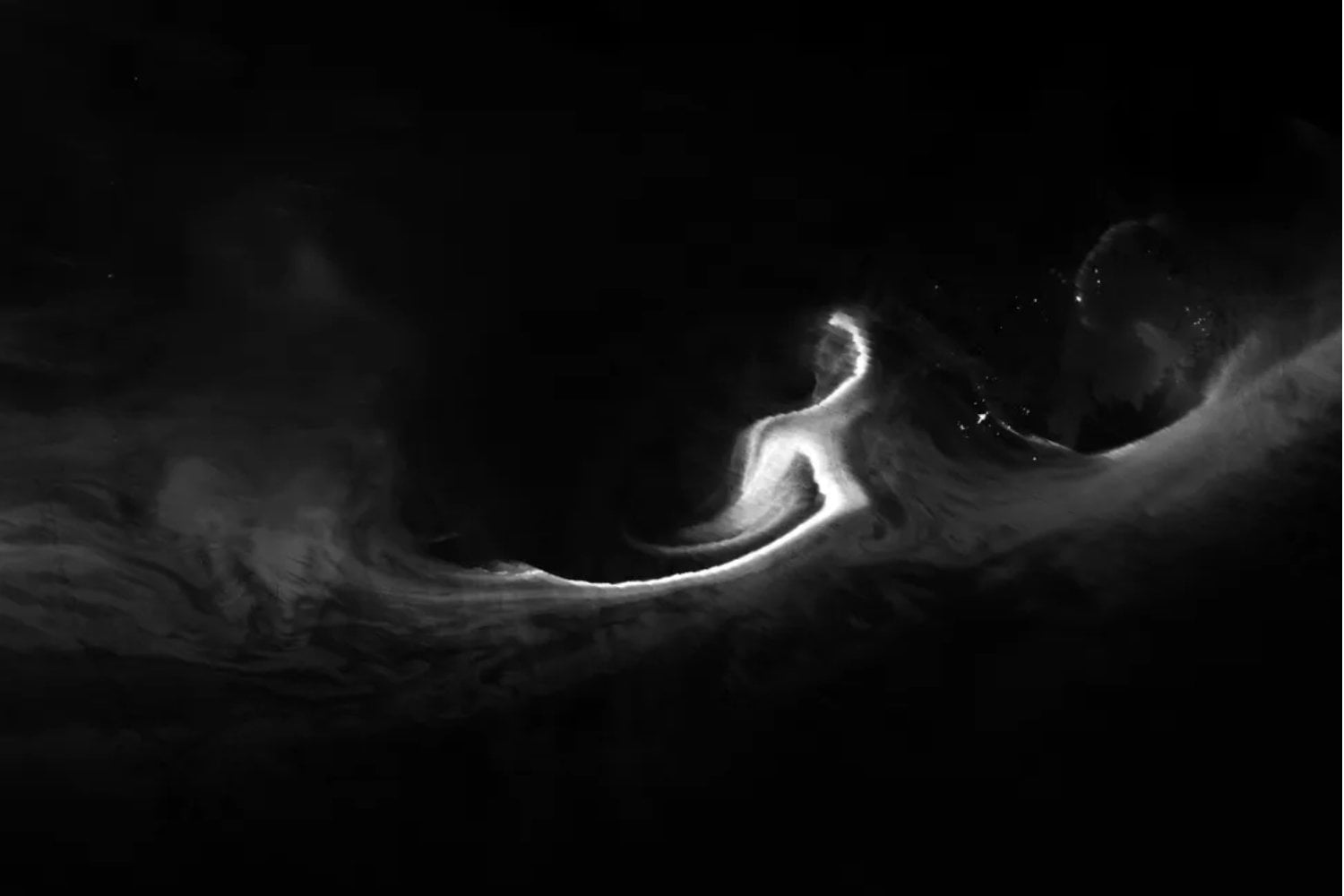 La NASA captó desde el espacio el “resplandor del norte” que se coló en latitudes impensadas. La actividad solar empieza a notarse en media Europa