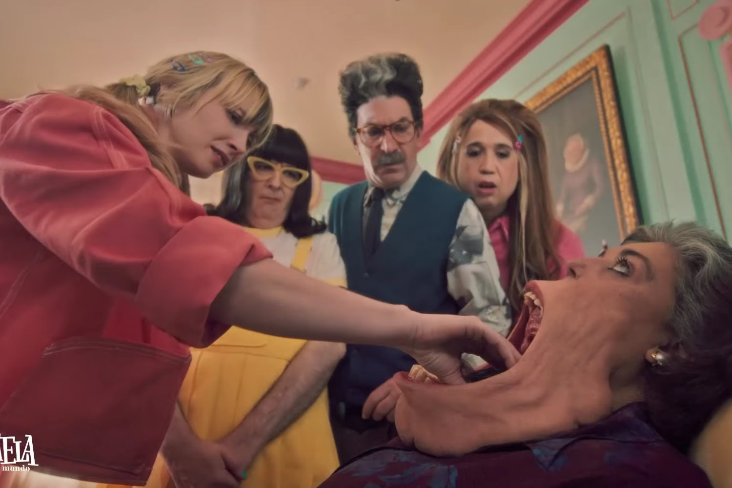 Surrealismo, escatología y humor cartoon: Los Chanantes regresan con Rafaela y su loco mundo)